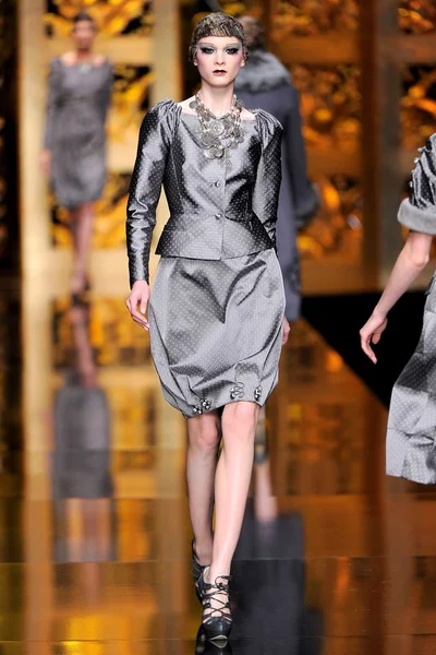 Look 15